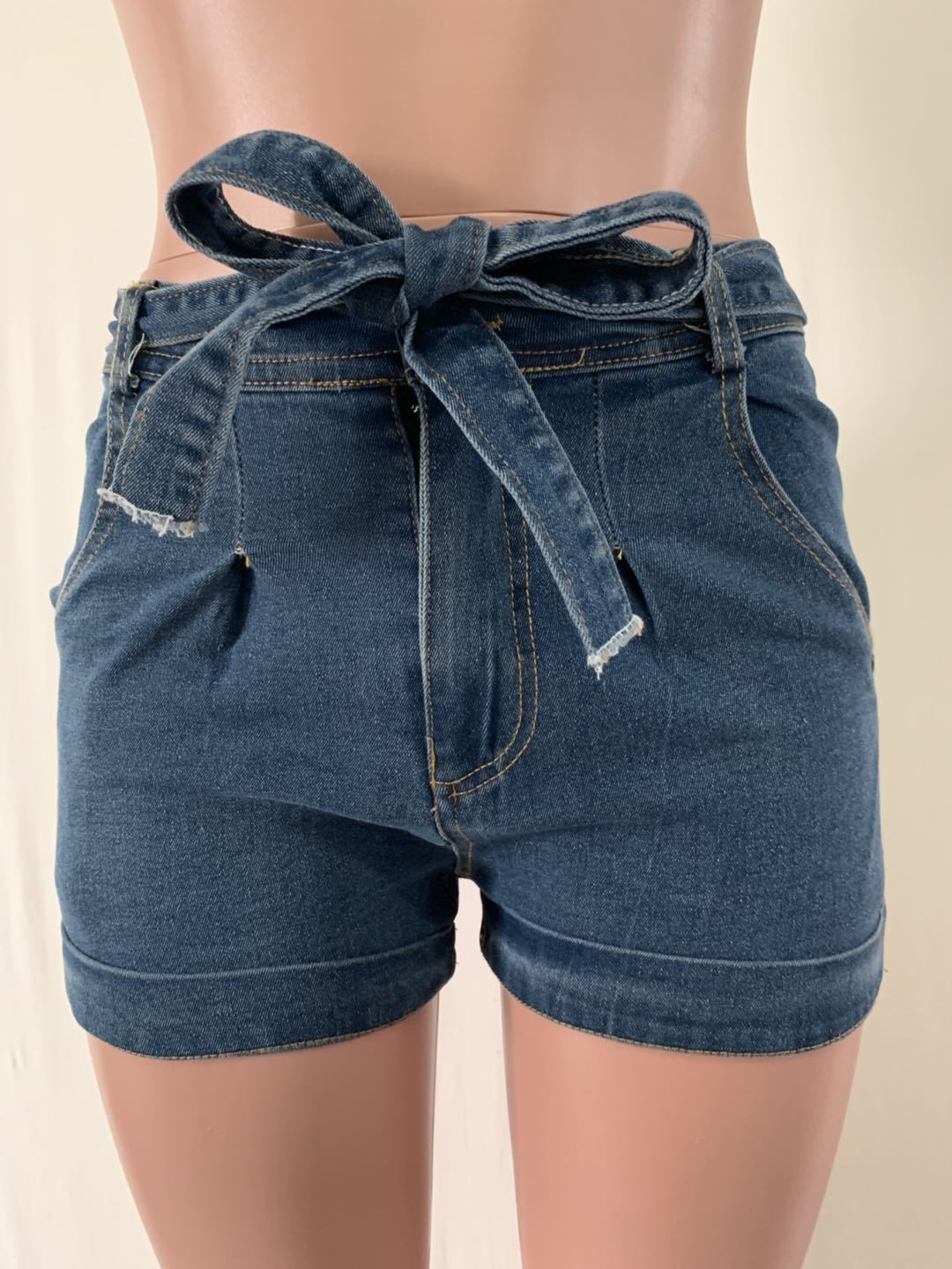 Short en Jean Délavé avec Ceinture