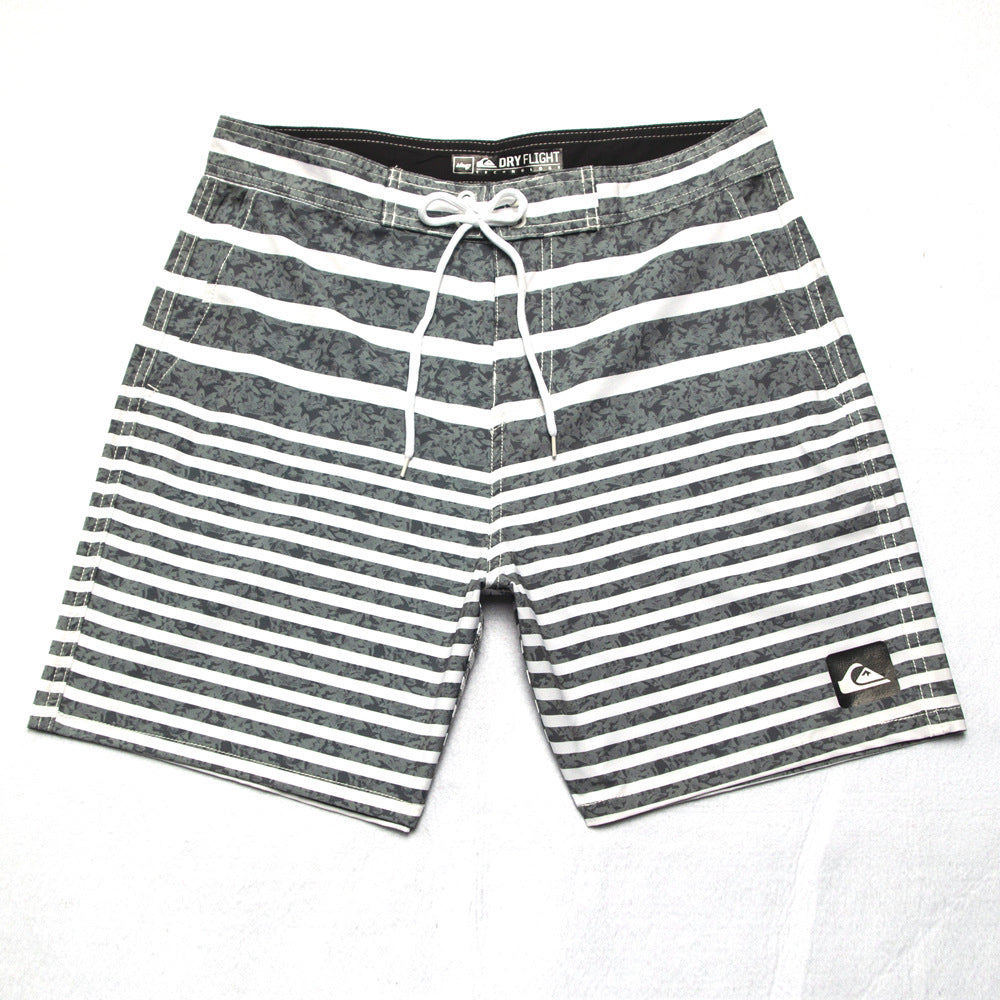 Shorts de plage Quiksilver pour homme, séchage rapide, lavable, grande taille, coupe ample et courte, style détente en station balnéaire.