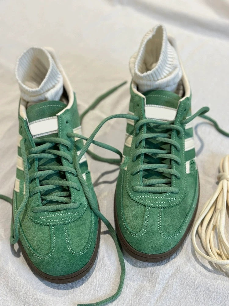Version cuir véritable \~ chaussures d’entraînement allemandes à trois bandes pour femmes, nouvelles sneakers vertes rétro, polyvalentes, style Forrest Gump, basses et décontractées.