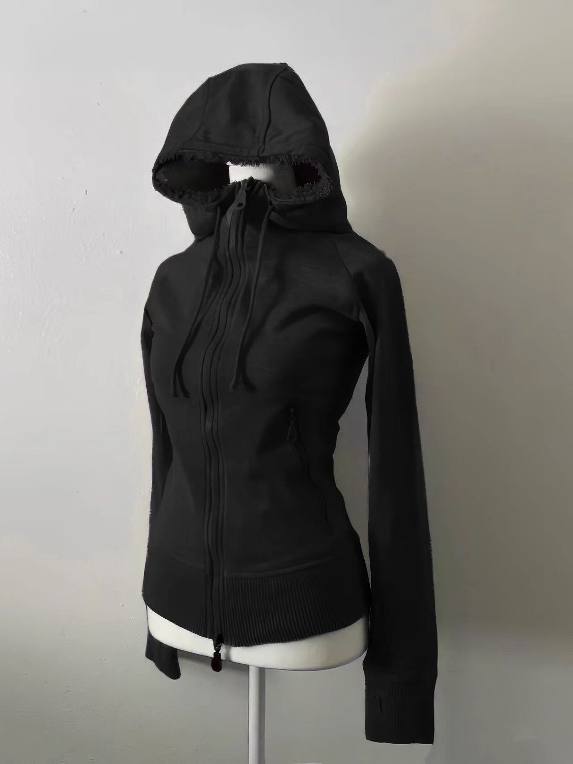 Cardigan vintage à capuche pour printemps et automne En laine dagneau grise, double fermeture éclair, taille cintrée, style rétro et chic