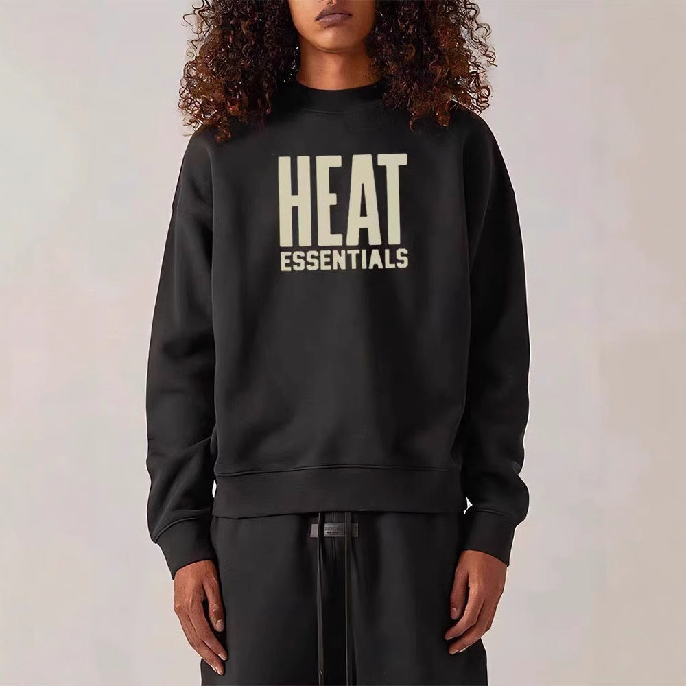 Sweat-shirt homme en molleton doux manches longues, col rond, coupe confortable, détails à double ligne, style épuré inspiré de la tendance streetwear.