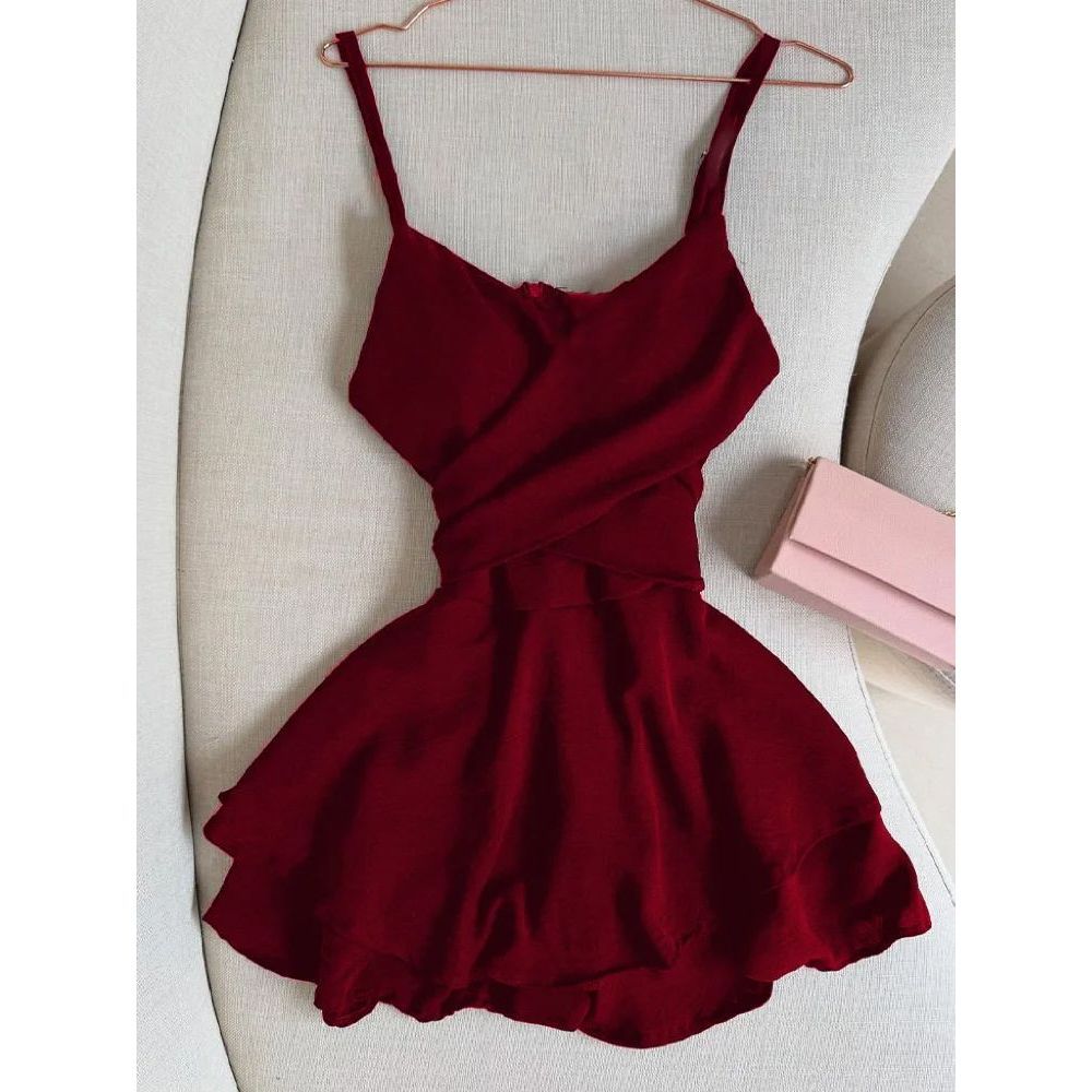 Robe d'été japonaise style vintage sweet, sans manches, couleur verte, coupe ajustée et jupe courte, idéale pour les journées en forêt.