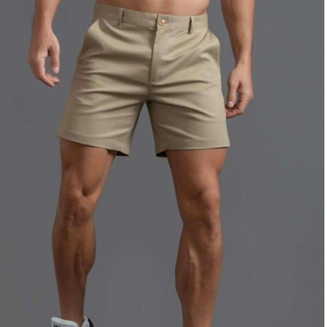 Pantalon court homme trois-quarts en coton pur, coupe ajustée pour silhouette musclée, style léger et luxueux, inspiration business britannique.