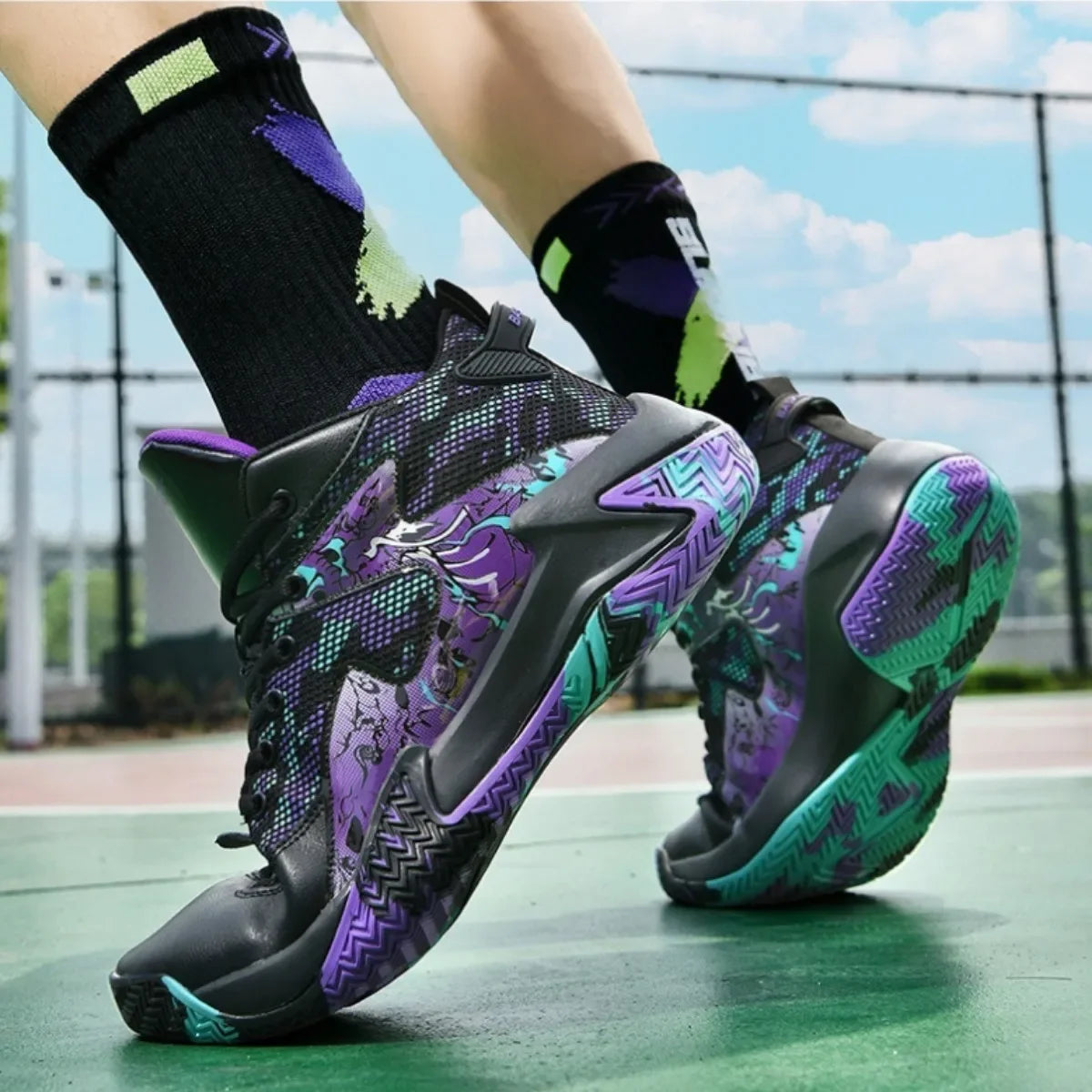 Baskets de basketball en mesh respirant, antidérapantes avec absorption des chocs, résistantes à l’usure, style ballon avec motif graffiti, sneakers jeunesse au style original.