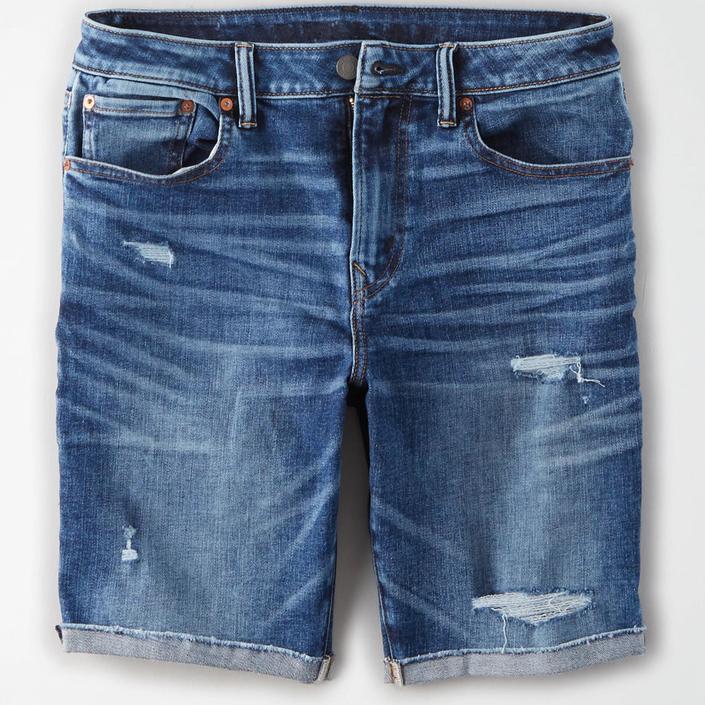 Short en jean stretch déchiré pour homme, style jeune et tendance high street, coupe étroite aux chevilles.