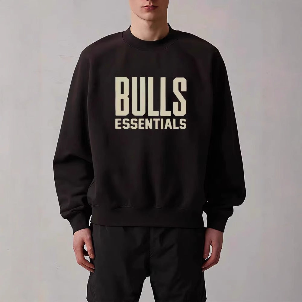Sweat-shirt homme en molleton doux manches longues, col rond, coupe confortable, détails à double ligne, style épuré inspiré de la tendance streetwear.