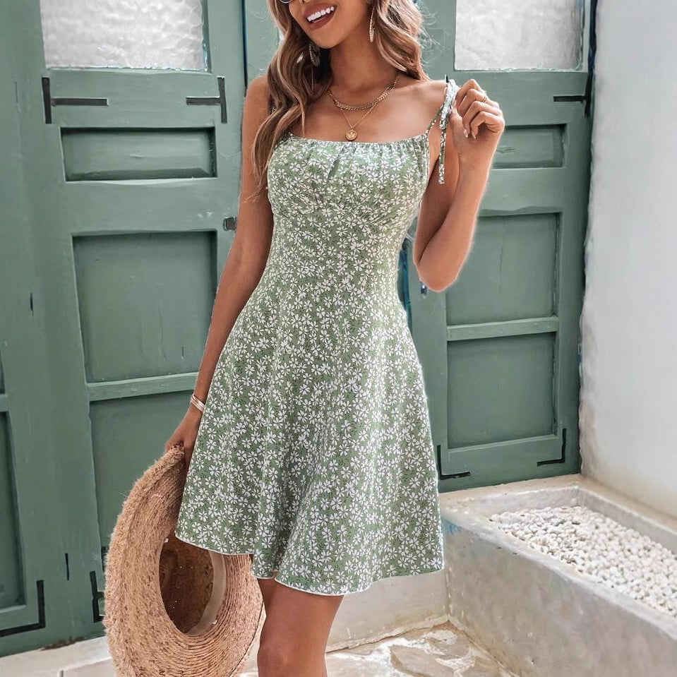 Robe d'été à bretelles pour femme, imprimé fleuri, coupe moulante, dos nu et style sexy.