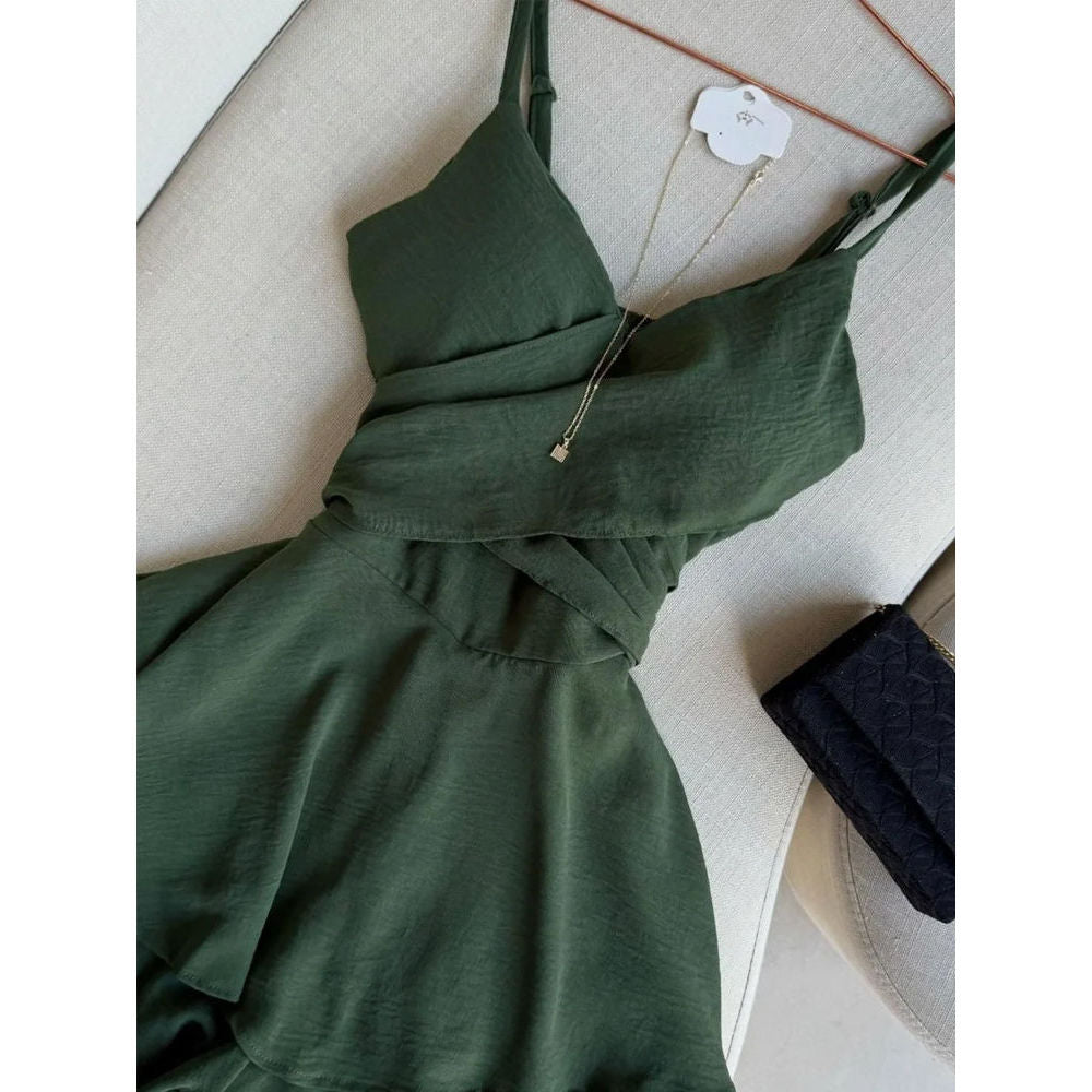 Robe d'été japonaise style vintage sweet, sans manches, couleur verte, coupe ajustée et jupe courte, idéale pour les journées en forêt.