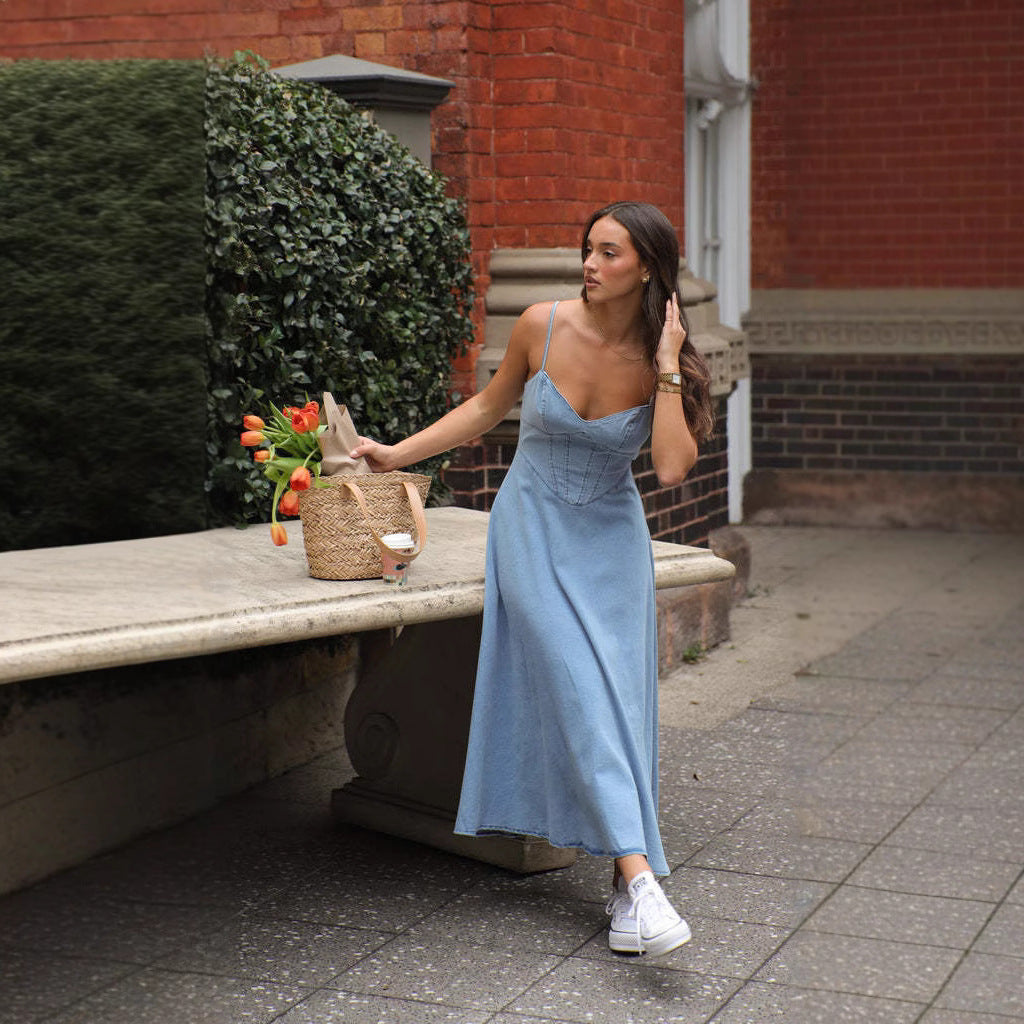 Robe d'été pour femme, style européen et américain, à bretelles, manches originales, coupe fine en imitation jean, look tendance et léger.
