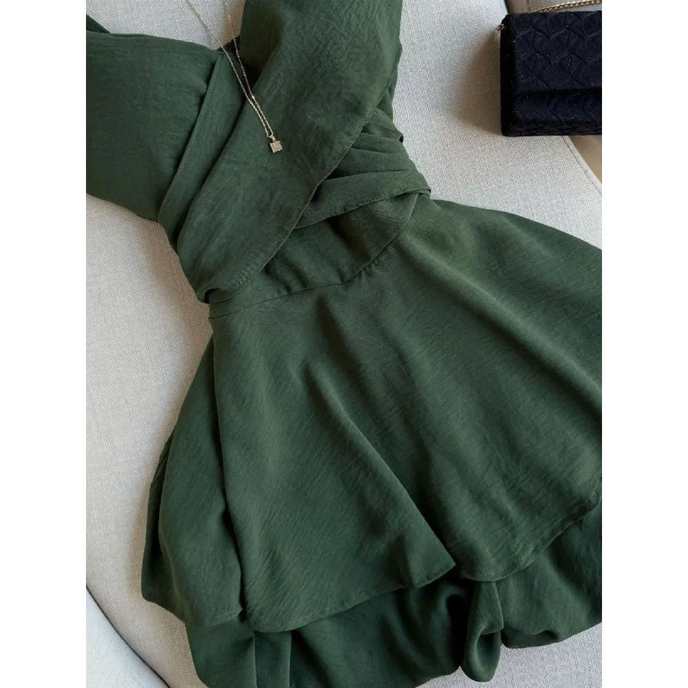 Robe d'été japonaise style vintage sweet, sans manches, couleur verte, coupe ajustée et jupe courte, idéale pour les journées en forêt.