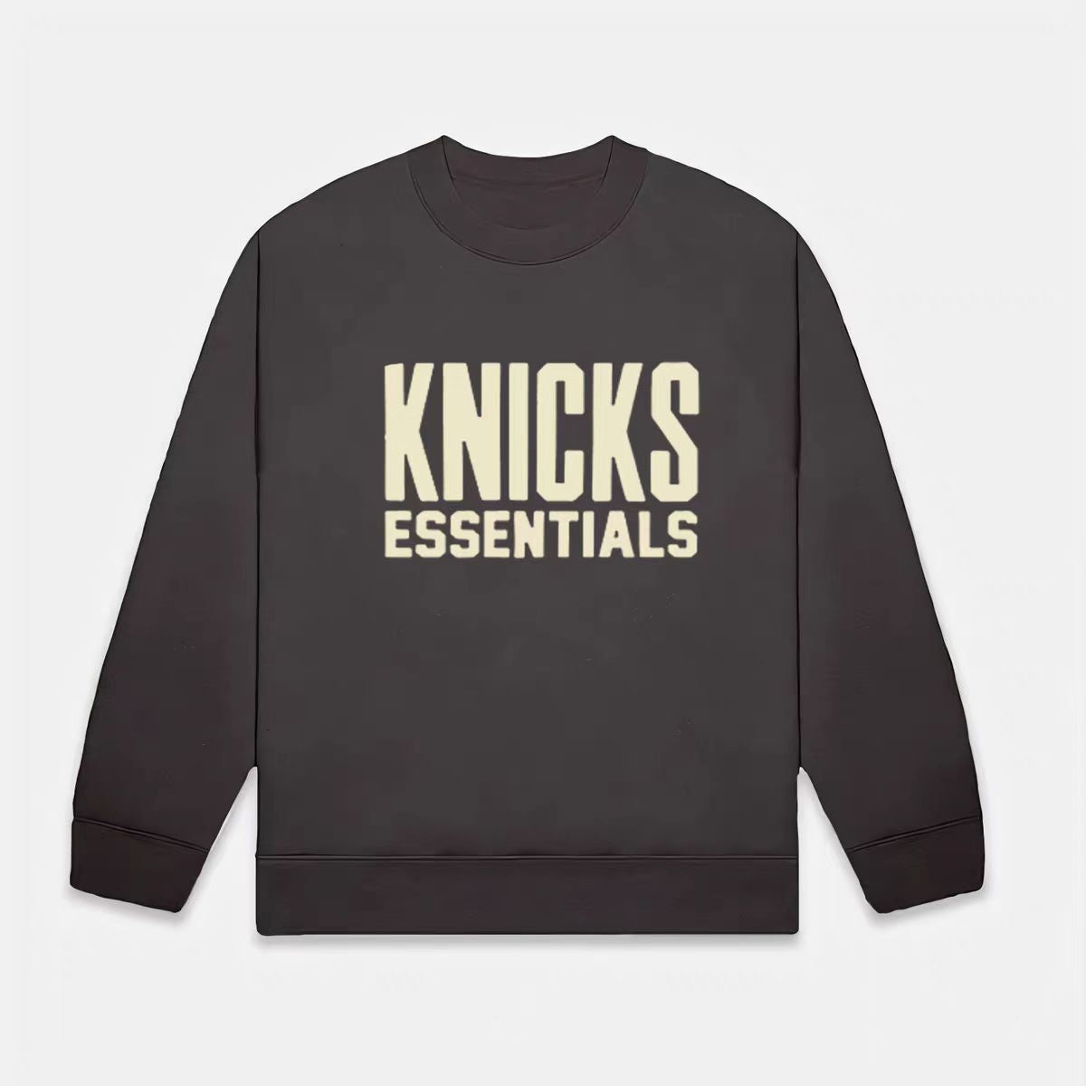 Sweat-shirt homme en molleton doux  manches longues, col rond, coupe confortable, détails à double ligne, style épuré inspiré de la tendance streetwear.