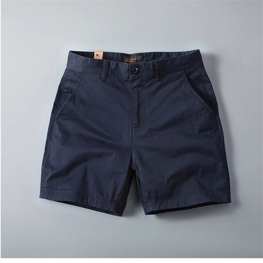 Short cargo homme en coton stretch, style casual américain, coupe droite et ajustée, tendance estivale, coloris kaki à quatre poches.