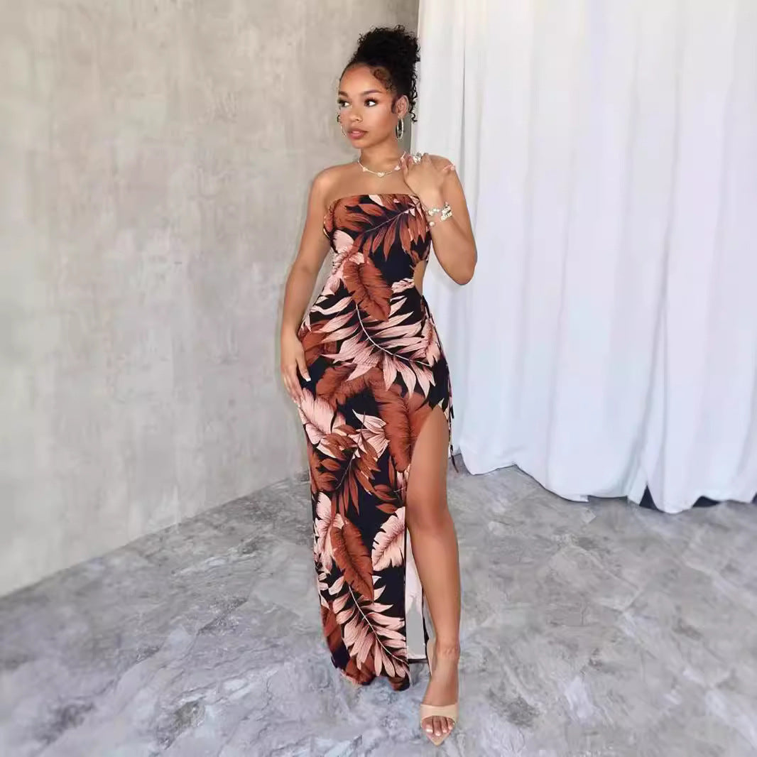 Robe longue pour femme à imprimé fleuri, haut bustier et fente haute, coupe élégante et féminine.