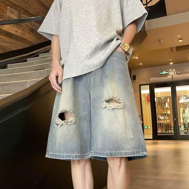 Short en jean déchiré pour homme  Style urbain, coupe large et décontractée, tendance et moderne