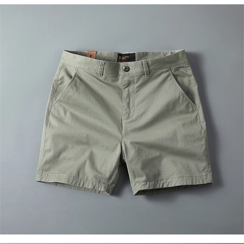 Short cargo homme en coton stretch, style casual américain, coupe droite et ajustée, tendance estivale, coloris kaki à quatre poches.