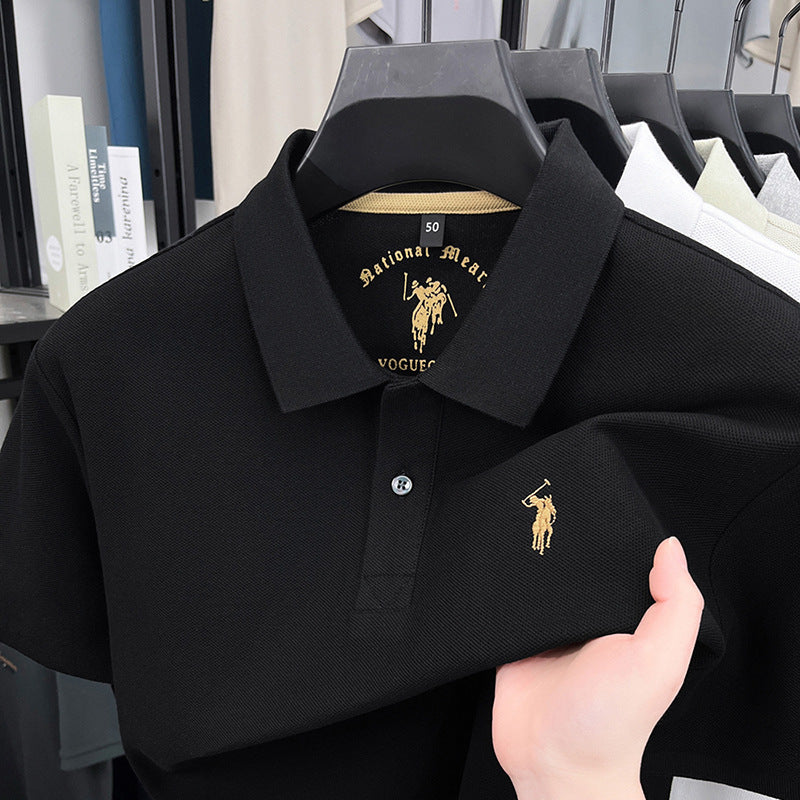 Polo homme en coton pur, manches courtes, col à revers, broderie poney, coupe standard, tissu respirant, modèle estival tendance.