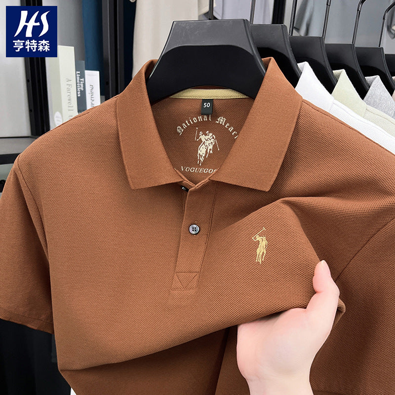 Polo homme en coton pur, manches courtes, col à revers, broderie poney, coupe standard, tissu respirant, modèle estival tendance.
